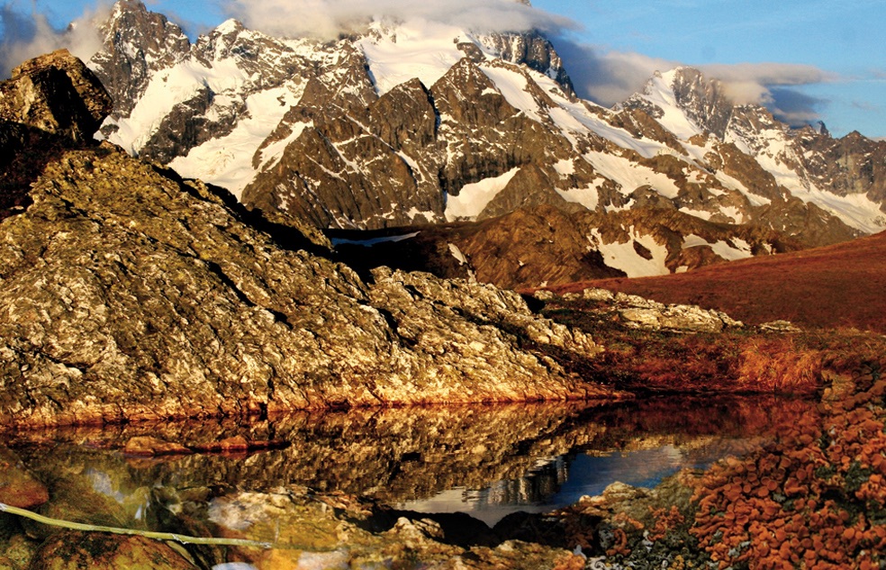  La vallée de la Clarée, un site naturel classé, proposant des paysages exceptionnels, une nature et un patrimoine préservés. 