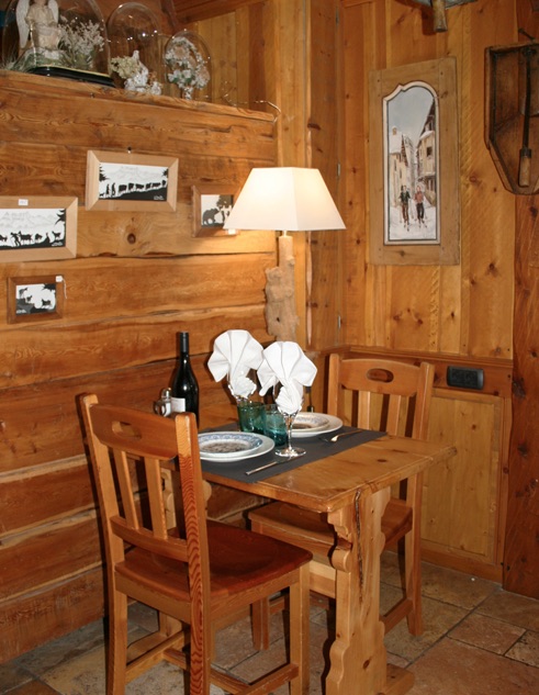  DANS UNE ATMOSPHÈRE CHALEUREUSE : Restaurant ambiance chalet montagne ! 