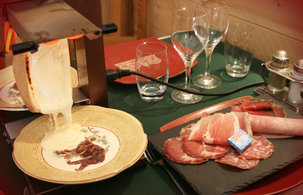  Chaque recette est du pur bonheur : La carte varie régulièrement selon les saisons, avec la traditionnelle raclette, marmite du pêcheur, omelette norvégienne.   