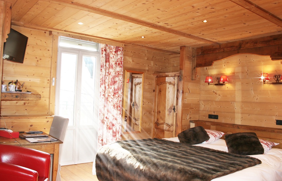  Chambre de style aux portes Louis XV. Cette chambre fut la chambre de Raymond Bonnaffoux, 3éme génération 